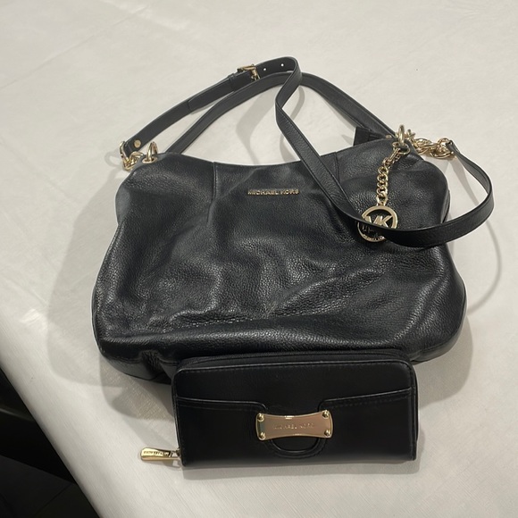 Michael Kors bundle. Super soft leather purse and wallet. Like new! - Picture 1 of 2